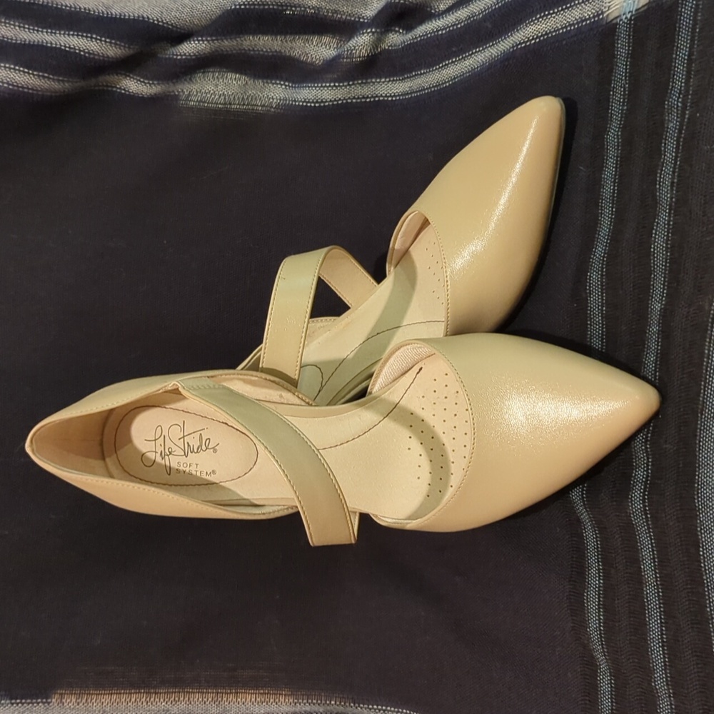 NWOT Taupe LifeStride Suki Pump Size 10M